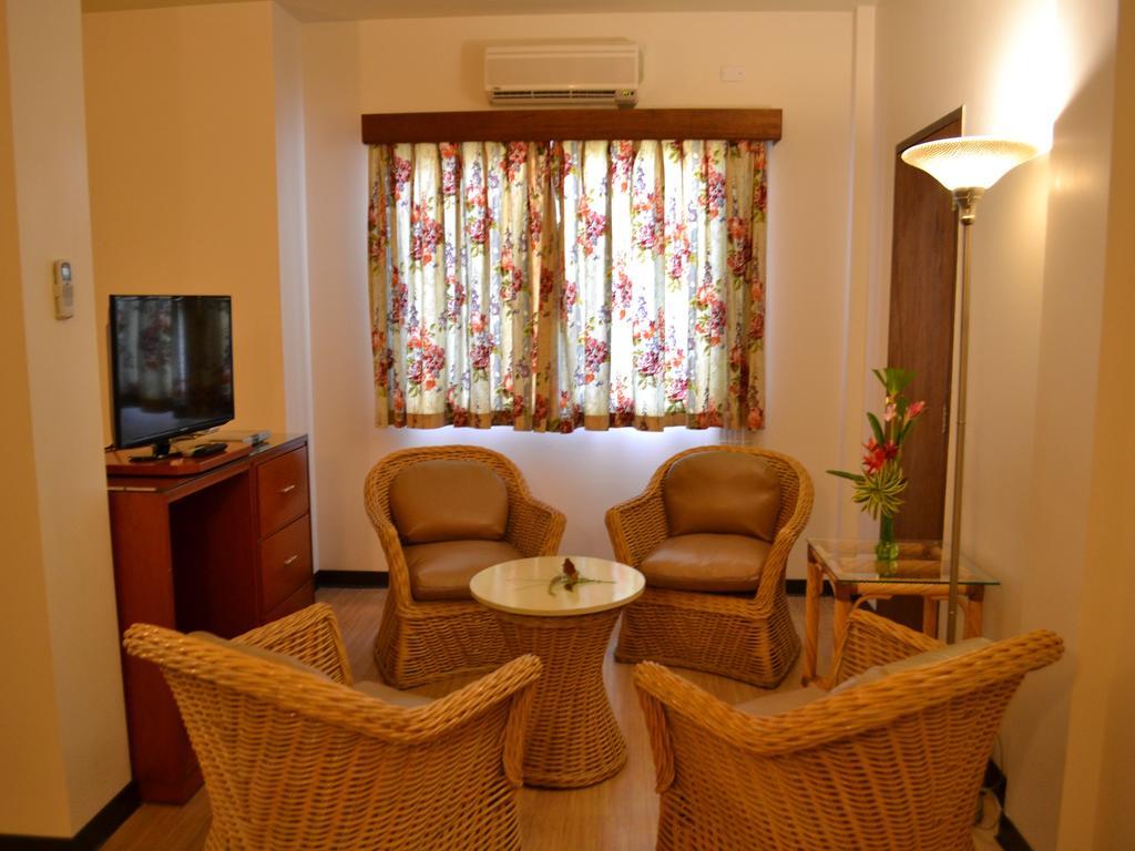 West Plaza Malakal Hotel Koror Bagian luar foto