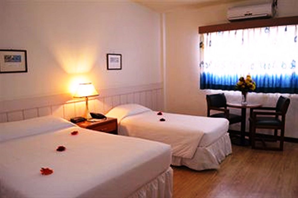 West Plaza Malakal Hotel Koror Bagian luar foto
