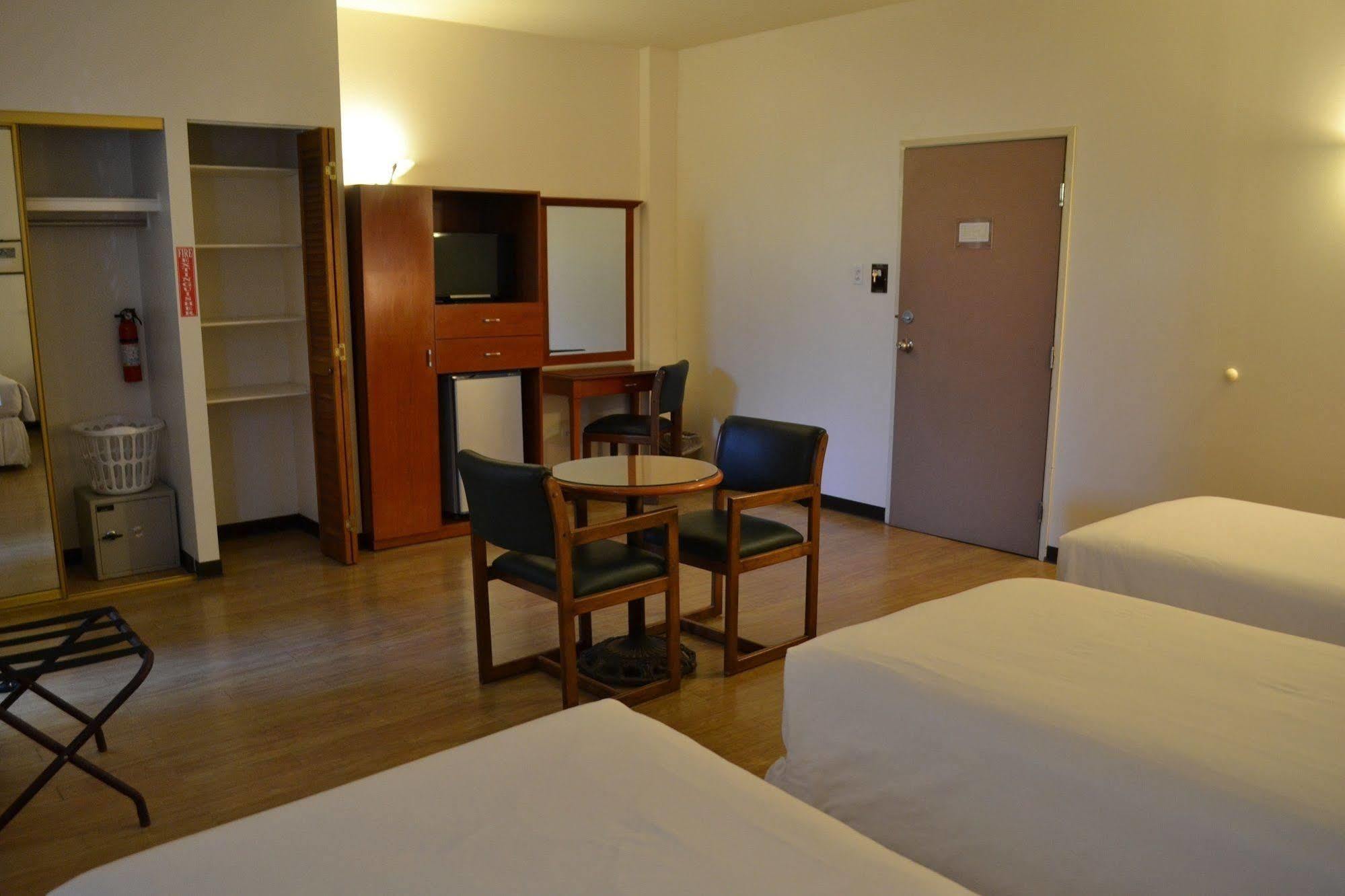 West Plaza Malakal Hotel Koror Bagian luar foto